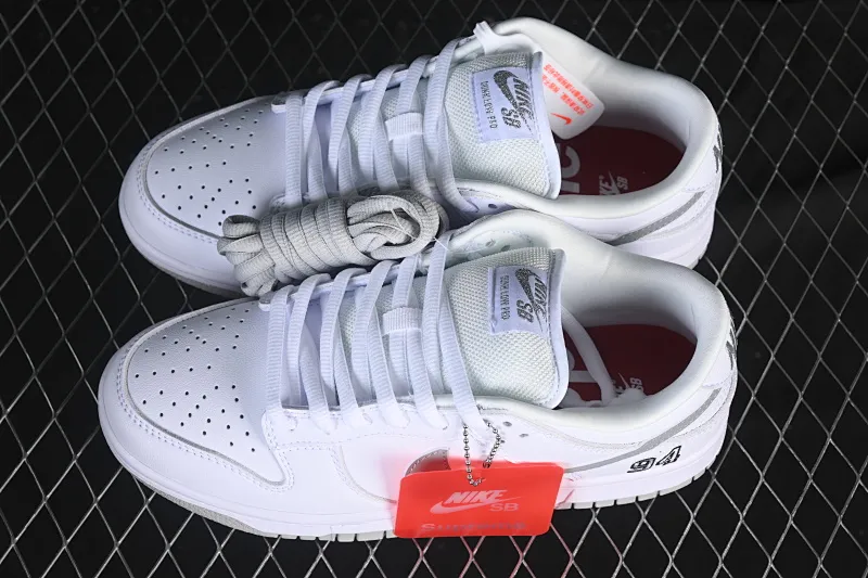 All Categories Nk SB Dunk Series Nk SB Dunk Low Low-top sneakers Supreme x Nike Dunk SB Dunk Low joint white low-top casual skateboard shoes HQ8487-100